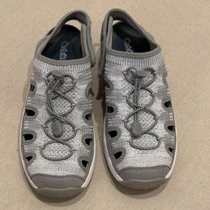 Orthofeet Women's Gray Sandals size 10D Wide